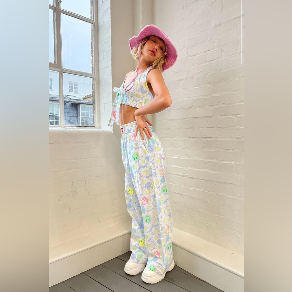 New Girl Order 3pc Pastel Y2K Smiley Set, Top, Shorts, Pants Size 8 Party Outfit